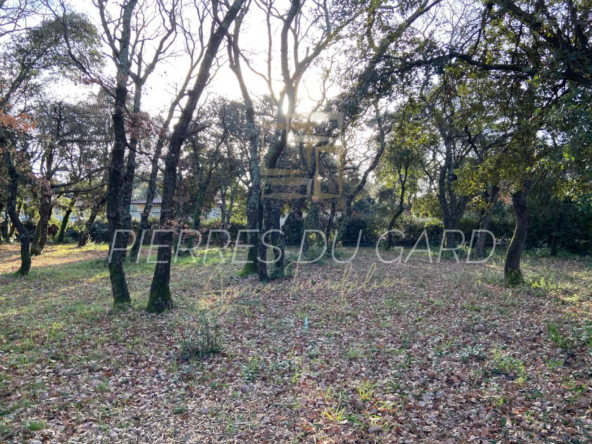 Terrain constructible de 1200 m² à Saint Siffret, proche Uzès