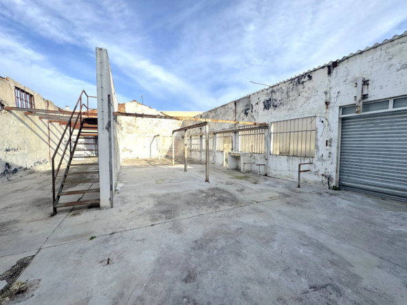 Entrepôt à vendre de 250 m² au centre du Pontet, potentiel de transformation en logement