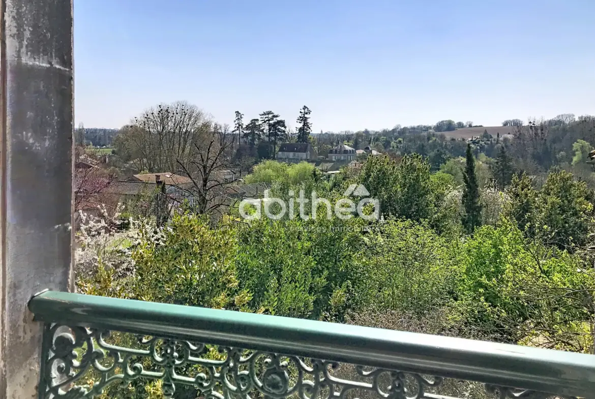 Charmante maison ancienne de 178 m² à Ruffec avec granges et vue sur la campagne 