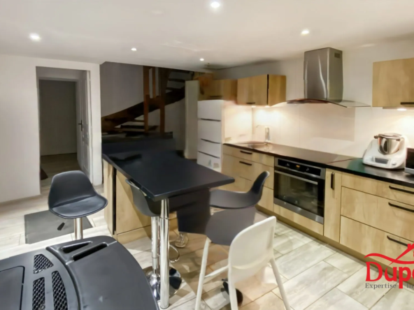 Maison individuelle à Vendeuvre-sur-Barse avec grand terrain et potentiel de rénovation