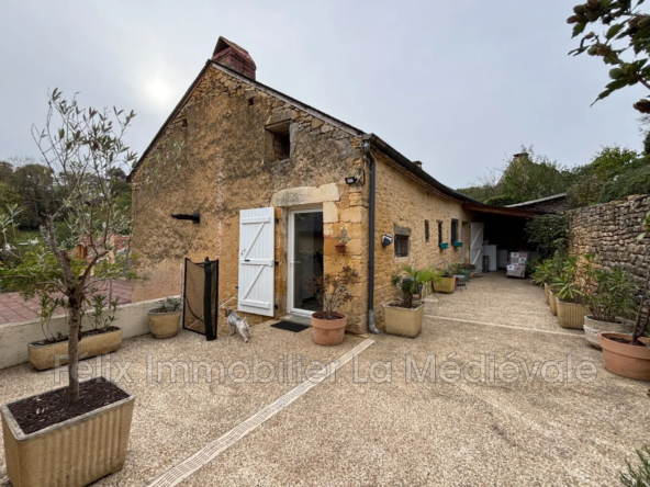 Charmante maison de village à Salignac-Eyvigues avec garage et vue agréable