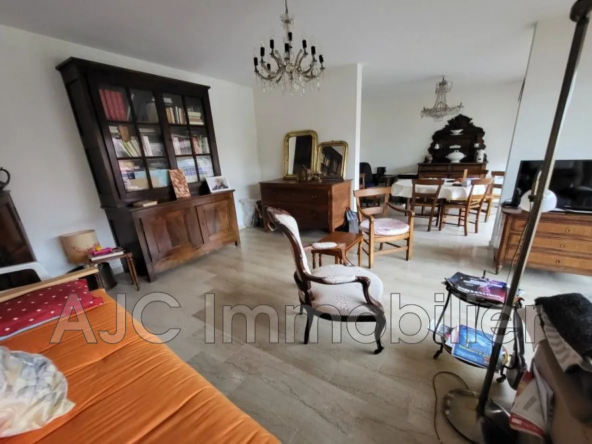 Spacieux appartement T3 avec terrasse et parking à Rondelet, Montpellier