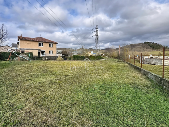 Terrain constructible de 1 053 m² à Roquefort-sur-Soulzon - Zone artisanale