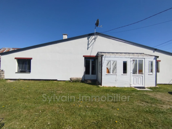 à vendre maison entièrement rénovée à Aumale avec jardin et dépendances