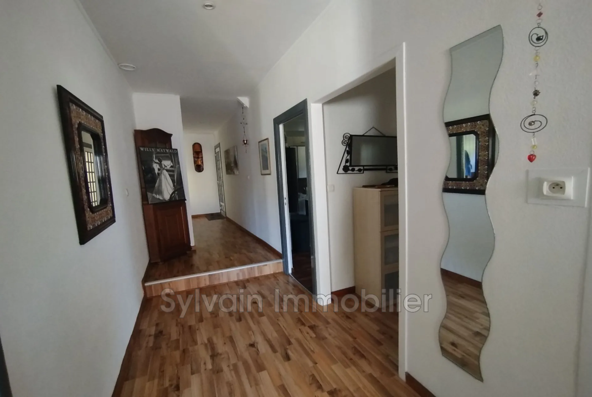 à vendre maison entièrement rénovée à Aumale avec jardin et dépendances 