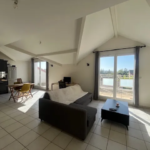 Appartement T2 avec terrasse à Genas, dernier étage, parking privé, calme et lumineux