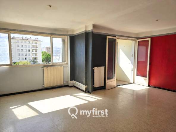 Appartement T4 à Toulon proche du Mourillon avec balcon et travaux à prévoir
