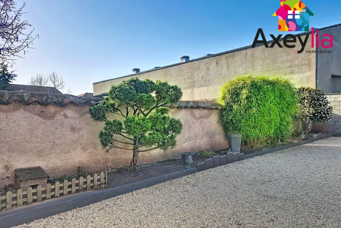 Maison à vendre à Charlieu avec terrasse et garage - 4 chambres, terrain de 424 m² 