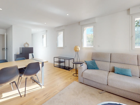 Maison récente avec terrasse et parking à Vergèze, secteur prisé
