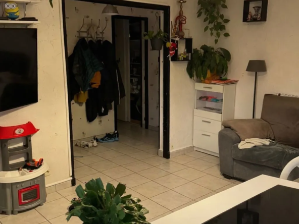 A vendre appartement T3 de 60 m² à Roanne, proche centre-ville, avec balcon et parking privé