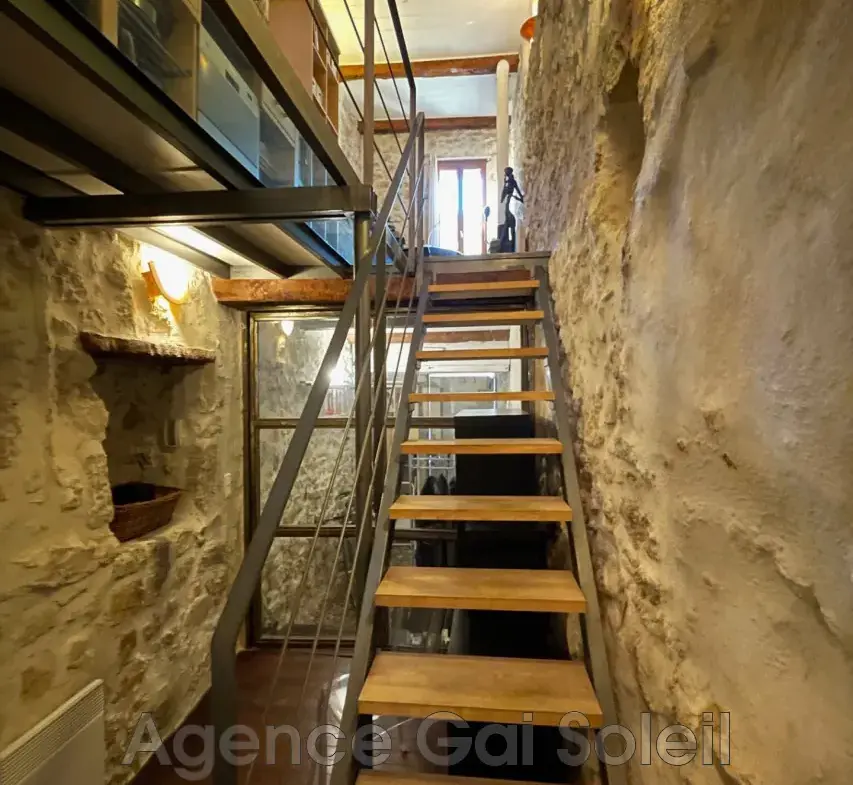 A vendre maison en pierre de charme à Nissan-Lez-Enserune - 3 pièces avec terrasse 