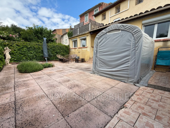 Splendide appartement de plain-pied avec terrasse et parking à Tourves