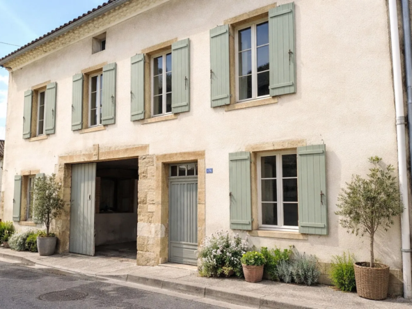 Ensemble immobilier à Violes avec double habitation, dépendances et fort potentiel de rénovation