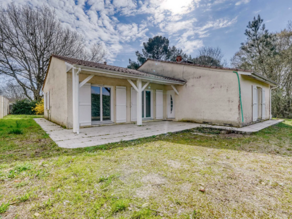 Maison à rénover de 130 m² au Taillan-Médoc avec grand terrain de 1253 m²