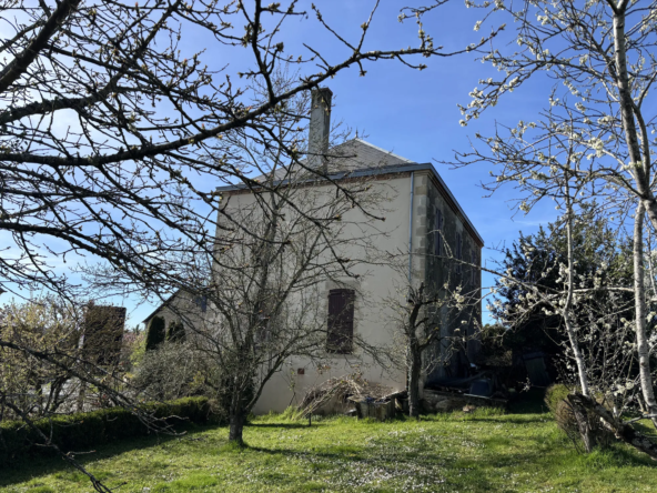 Maison de caractère avec grand terrain à Deneuille-les-Mines en pleine campagne