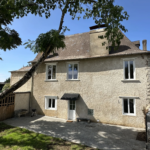 Grande maison rénovée avec 4 chambres, garage et terrain clos entre Oloron Sainte Marie et Pau