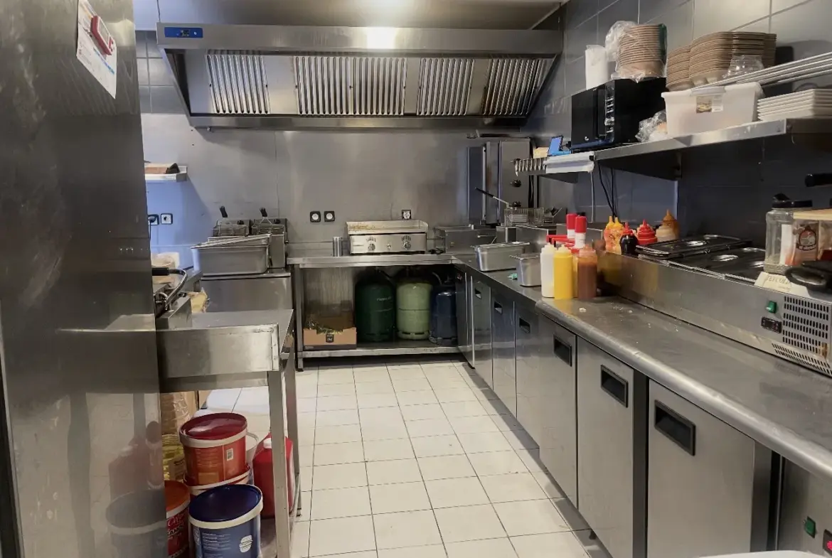 Fonds de commerce en restauration à Pérols - Emplacement stratégique et terrasse 
