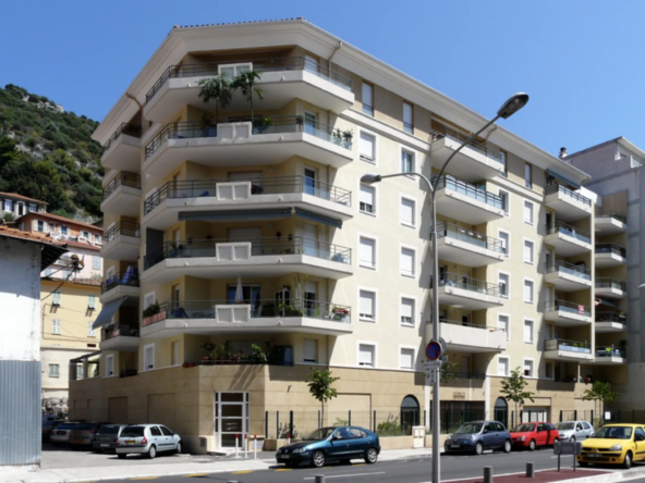 Appartement 3 pièces lumineux avec terrasse et garage à Nice Est, dernière étage