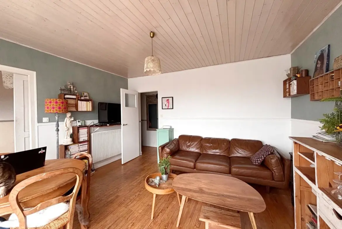 Appartement T3 bis lumineux avec balcon et parking à Bègles 