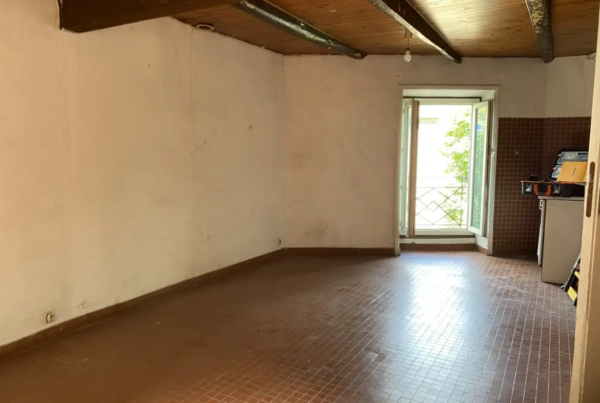Aubaens Appartement T2 bis lumineux avec potentiel et faible charge 