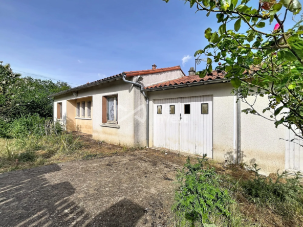 Maison à vendre à Sainte-Ouenne - Projet de rénovation avec grand terrain