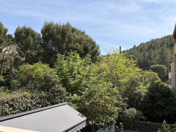 Vente studio meublé de 31 m² avec terrasse ensoleillée à Saint-Cyr-sur-Mer