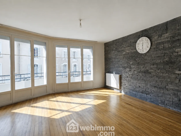 Appartement T3 de 83 m² à Lourdes avec Vue Château et Balcon