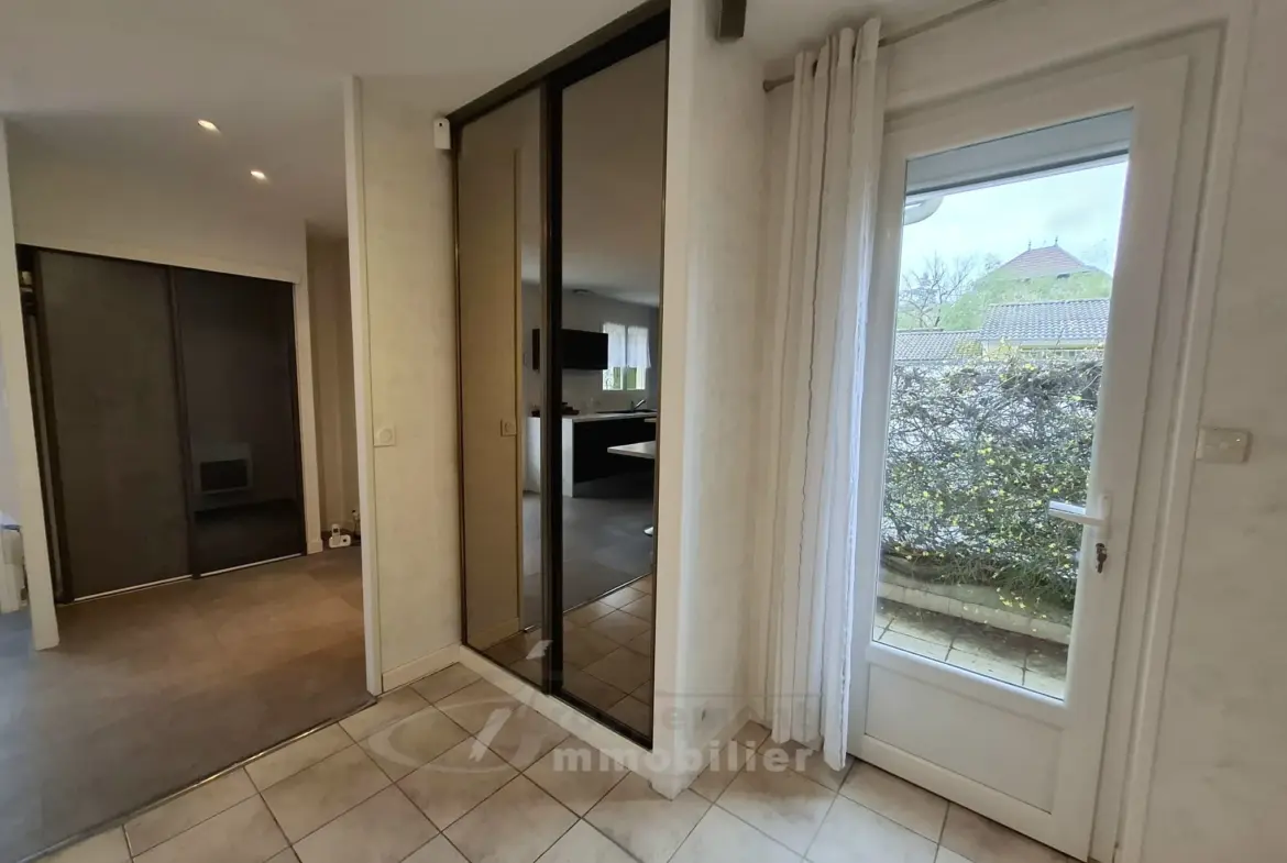 Belle maison de plain-pied avec piscine à Romans sur Isère 