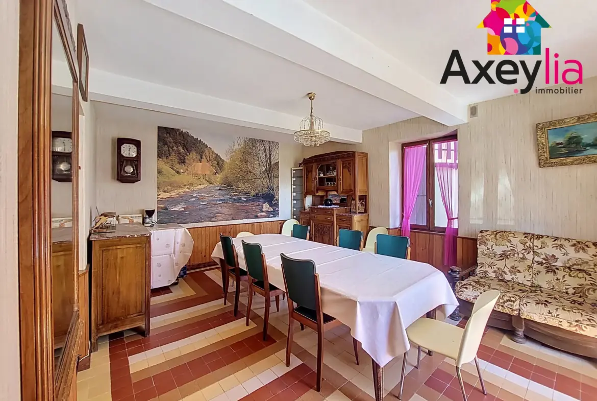 Fermette à vendre à Chandon avec 6 chambres, dépendances et terrain de 1173 m² 