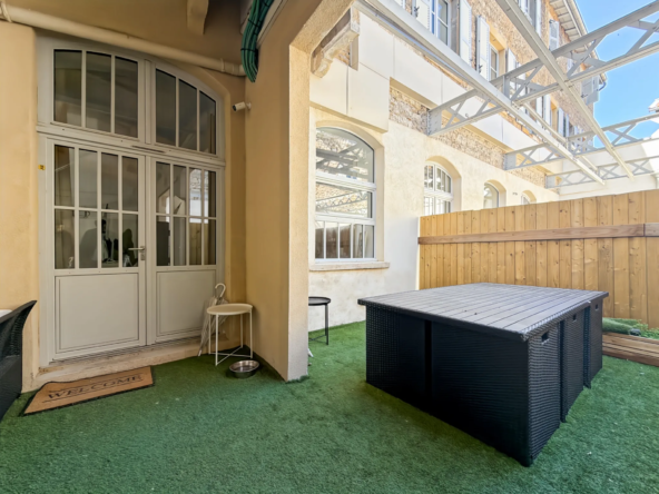 Superbe loft rénové avec hauteur sous plafond et extérieur privatif à Villefranche-sur-Saône