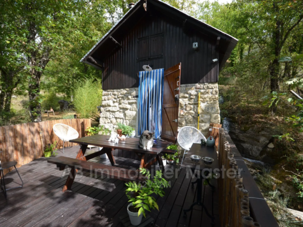 A vendre maisonnette en pleine nature à Lantosque, proche Nice, vue verdoyante et terrasse ensoleillée