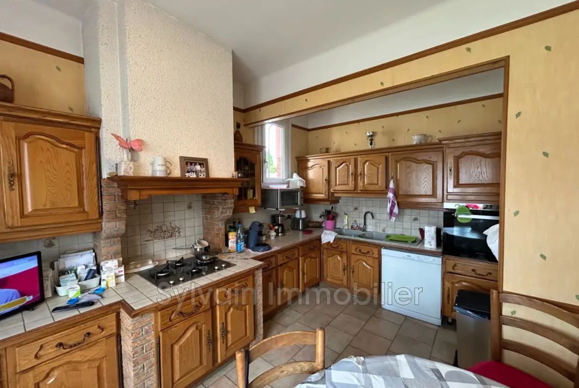 Charmante maison ancienne à vendre à Formerie avec grand terrain et dépendances 
