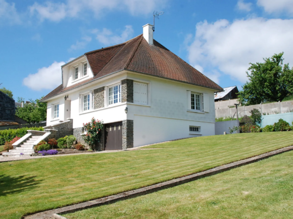 À vendre maison familiale à Fécamp proche plage avec jardin et sous-sol complet