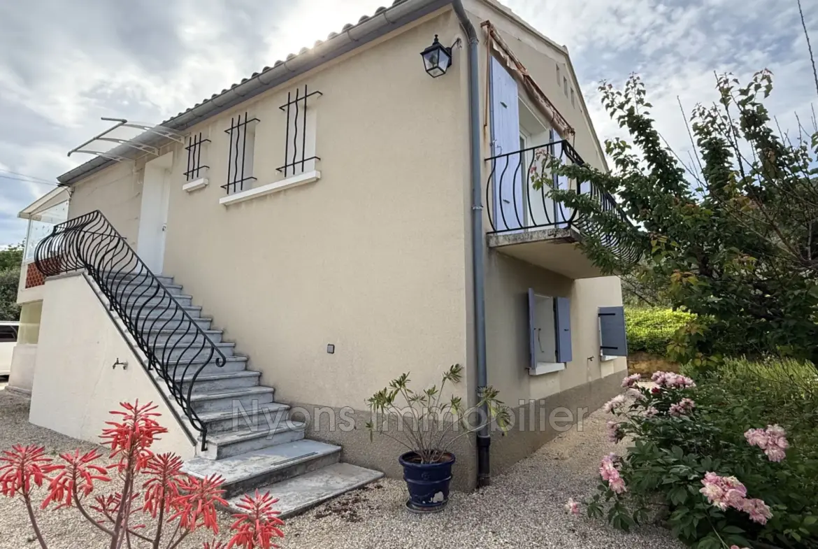 Villa à vendre à Nyons, 107 m² avec terrains et dépendances en Drôme Provençale 