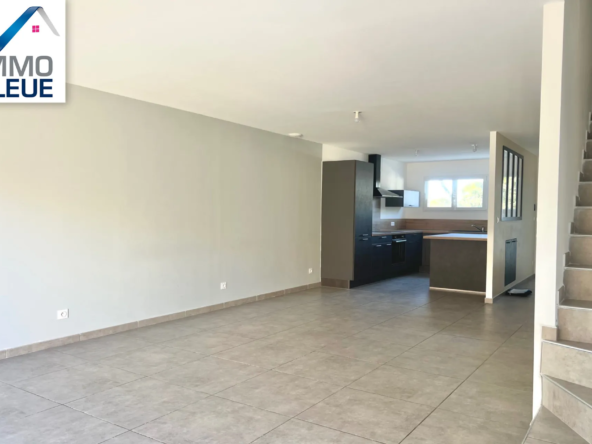 Maison neuve 90 m² avec terrasse et stationnement à Saint-Mitre-les-Remparts