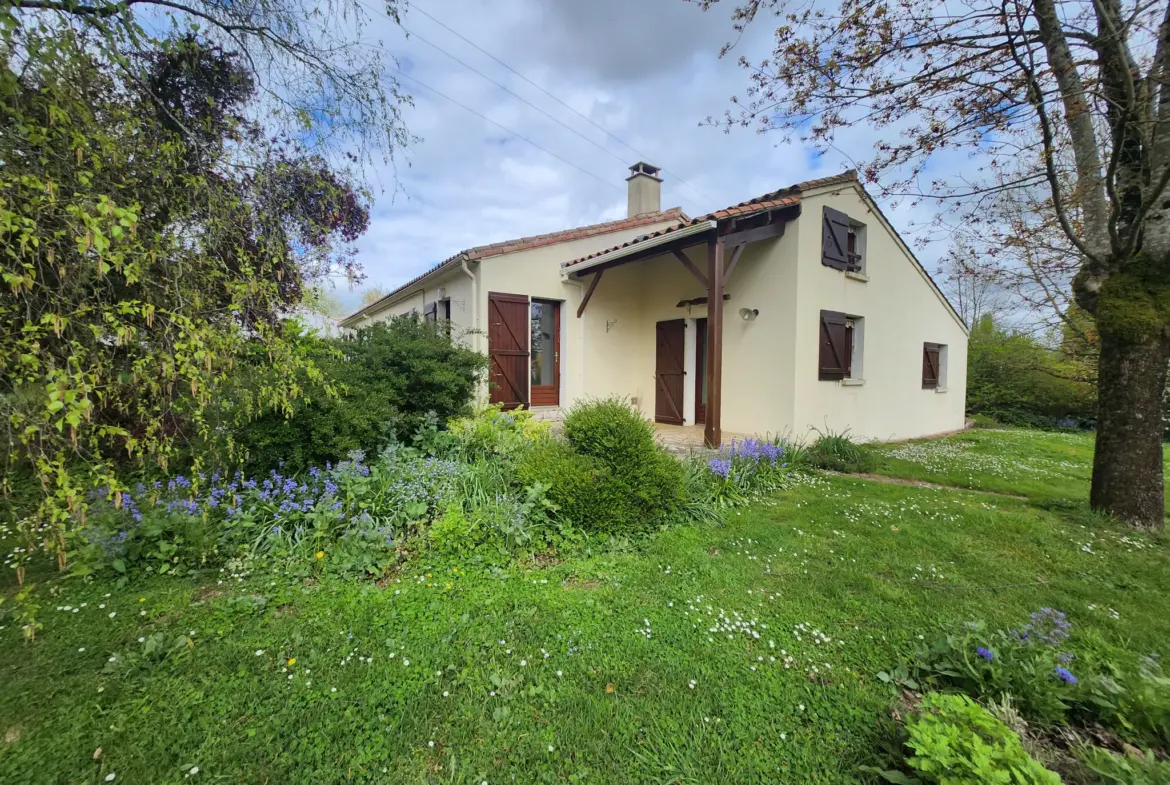 Maison plain-pied 4 chambres avec garage à Saint-Gemme-la-Plaine 