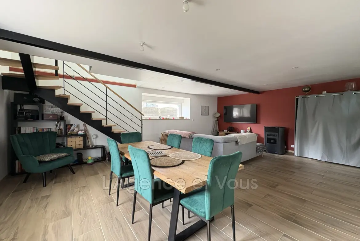 Maison en pierre de 77 m² avec jardin à Meillac en campagne 