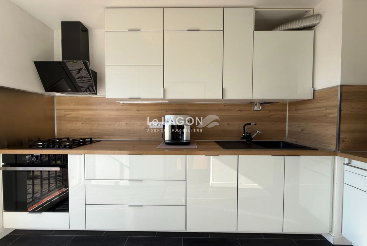 Charmant appartement T3 rénové à Saint-Cyprien avec loggia et parking 