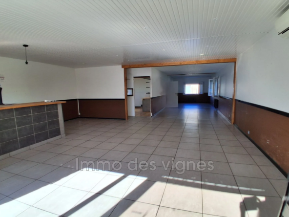 Local commercial de 105 m² avec garage à Bassens - Possibilité habitation
