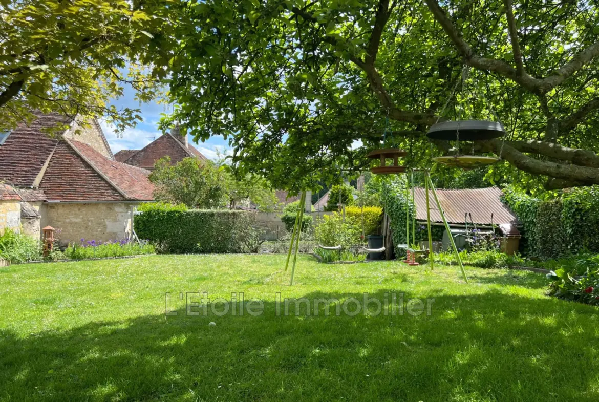 Maison de caractère à Mortagne-au-Perche, village calme, 3 chambres et terrain de 614 m² 