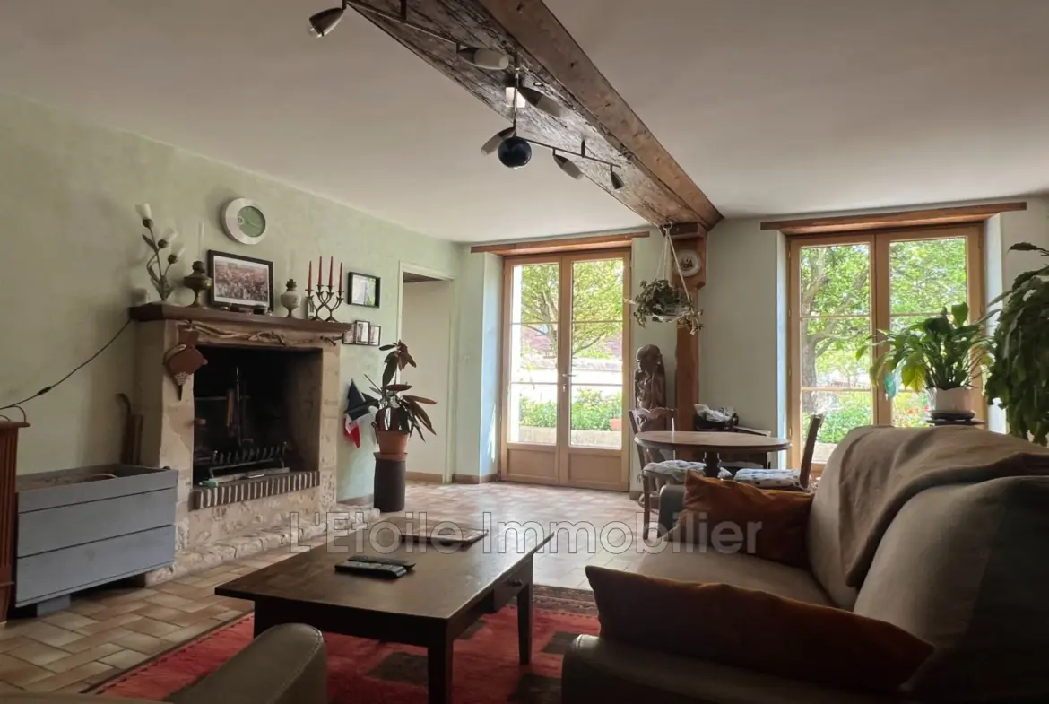 Maison de caractère à Mortagne-au-Perche, village calme, 3 chambres et terrain de 614 m² 