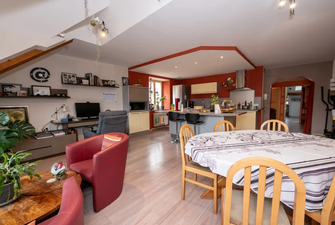 Appartement T3 à Pontarlier centre-ville avec cave et parking 