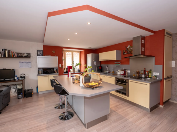 Appartement T3 à Pontarlier centre-ville avec cave et parking