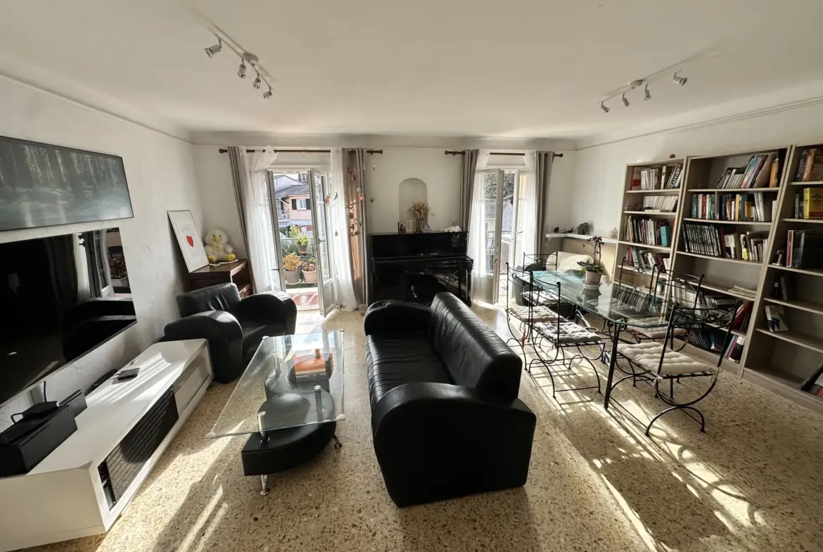 Appartement 85 m² à Villeneuve-Loubet avec terrasse, vue et cave 