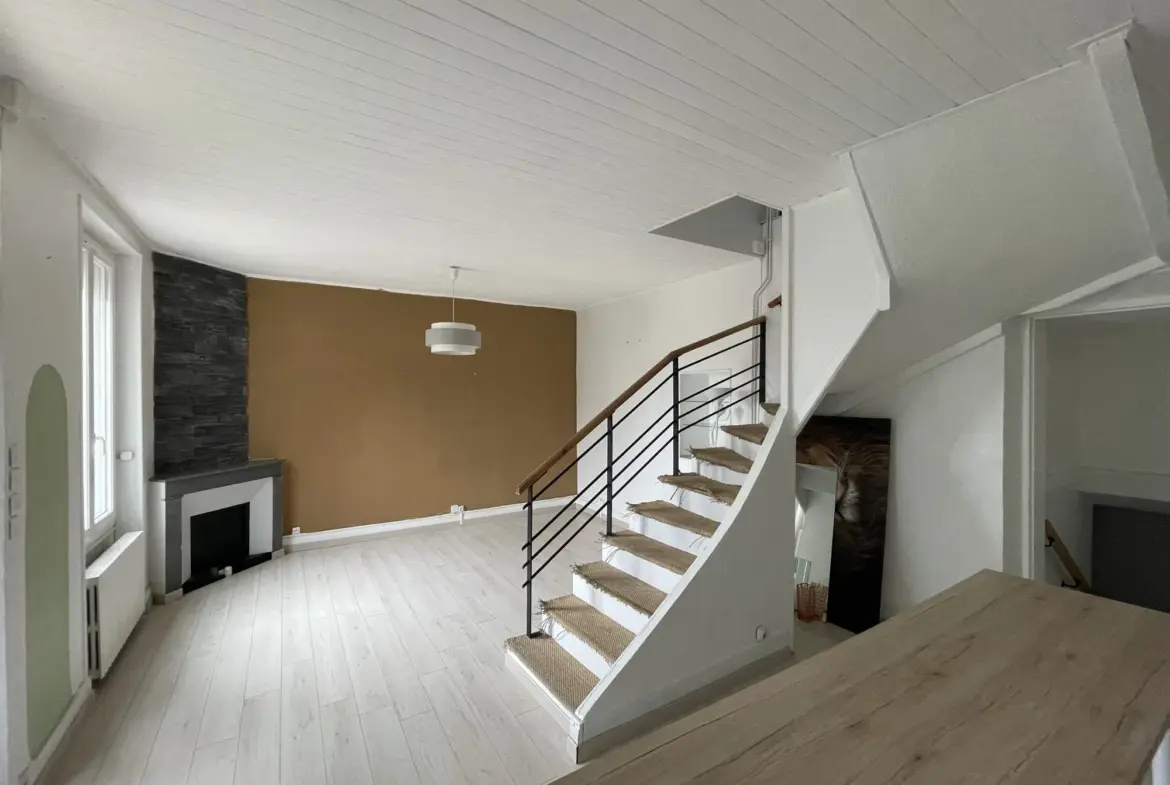 Avant Charmante maison atypique à vendre à Romans-sur-Isère, 2 chambres, caves, proche commodités 