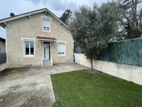 Avant Charmante maison atypique à vendre à Romans-sur-Isère, 2 chambres, caves, proche commodités