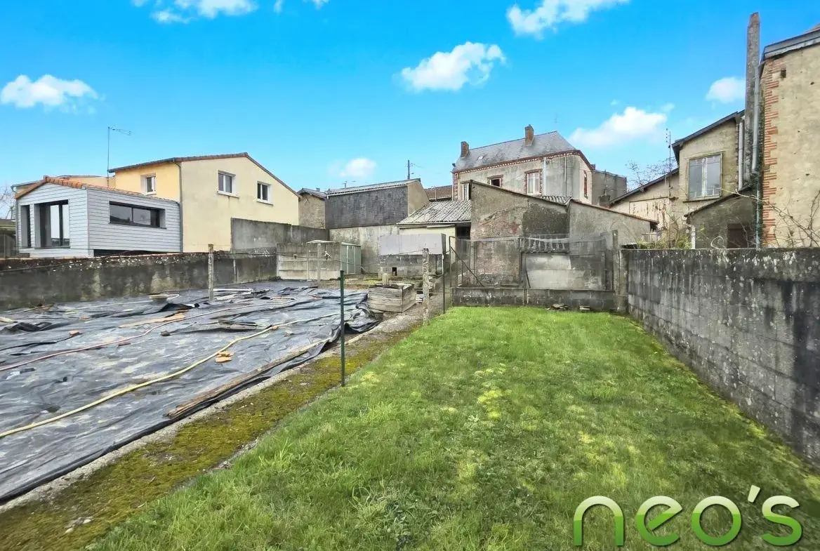 Maison ancienne à Saint-Lézin de 105 m² avec dépendances et potentiel de rénovation 