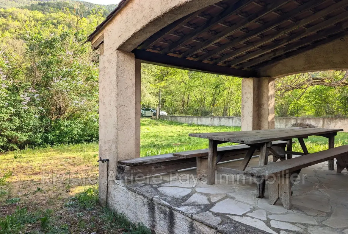 Maison 4 pièces à vendre à Puget-Théniers avec jardinet et garage 