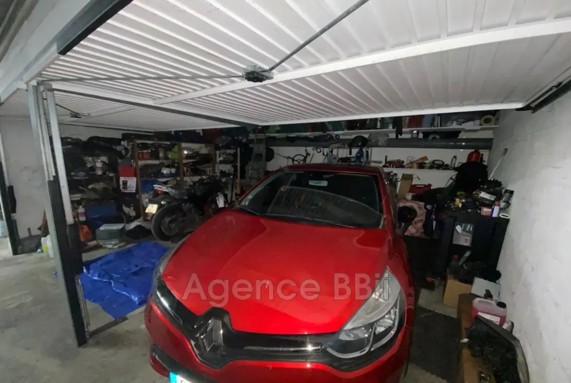 Achat de deux boxes fermés côte à côte à Nice - Grande capacité et sécurité 