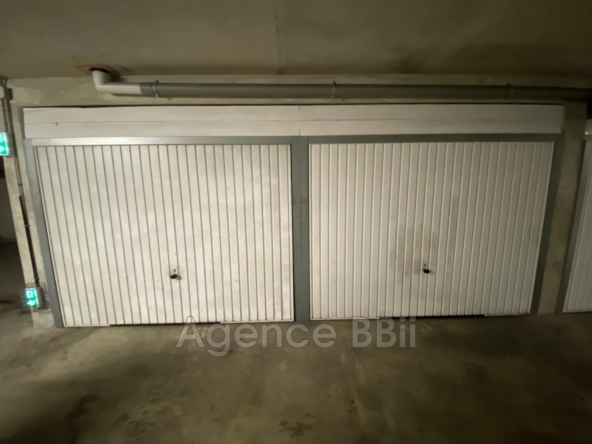 Achat de deux boxes fermés côte à côte à Nice - Grande capacité et sécurité